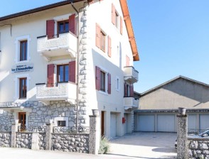 les-zhirondelles- facade-garages